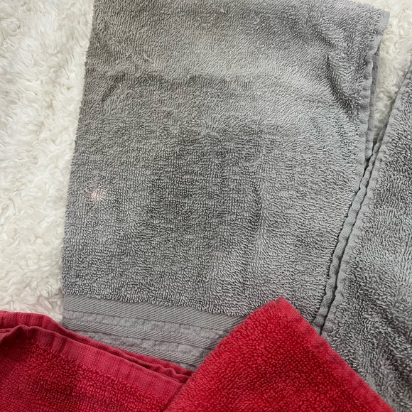 Bundle of towels and washcloths - Picture 2 of 5